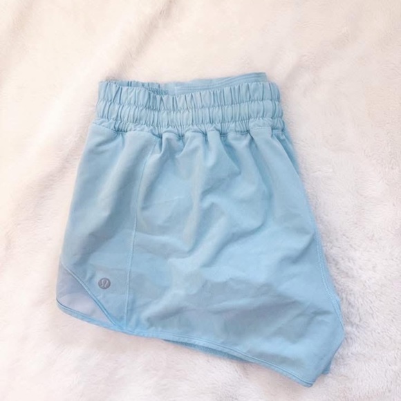 Lululemon Hotty Hot 2.5” Hazy Jade Shorts - Picture 1 of 1